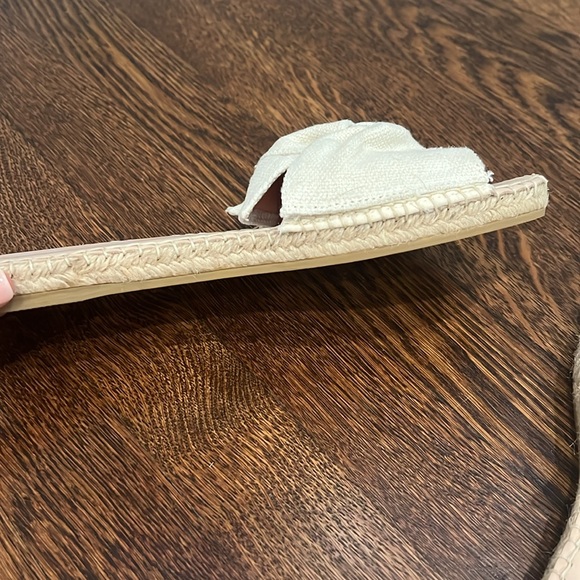 Perfect condition! Manebi slides size 9! ONLY WORN ONCE! LIKE NEW! - Picture 1 of 5